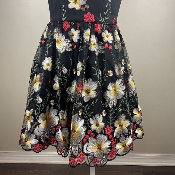 Alice + Olivia Becca Pouf Dress Embroidered Flower Black Dress Size 0 - Picture 5 of 13